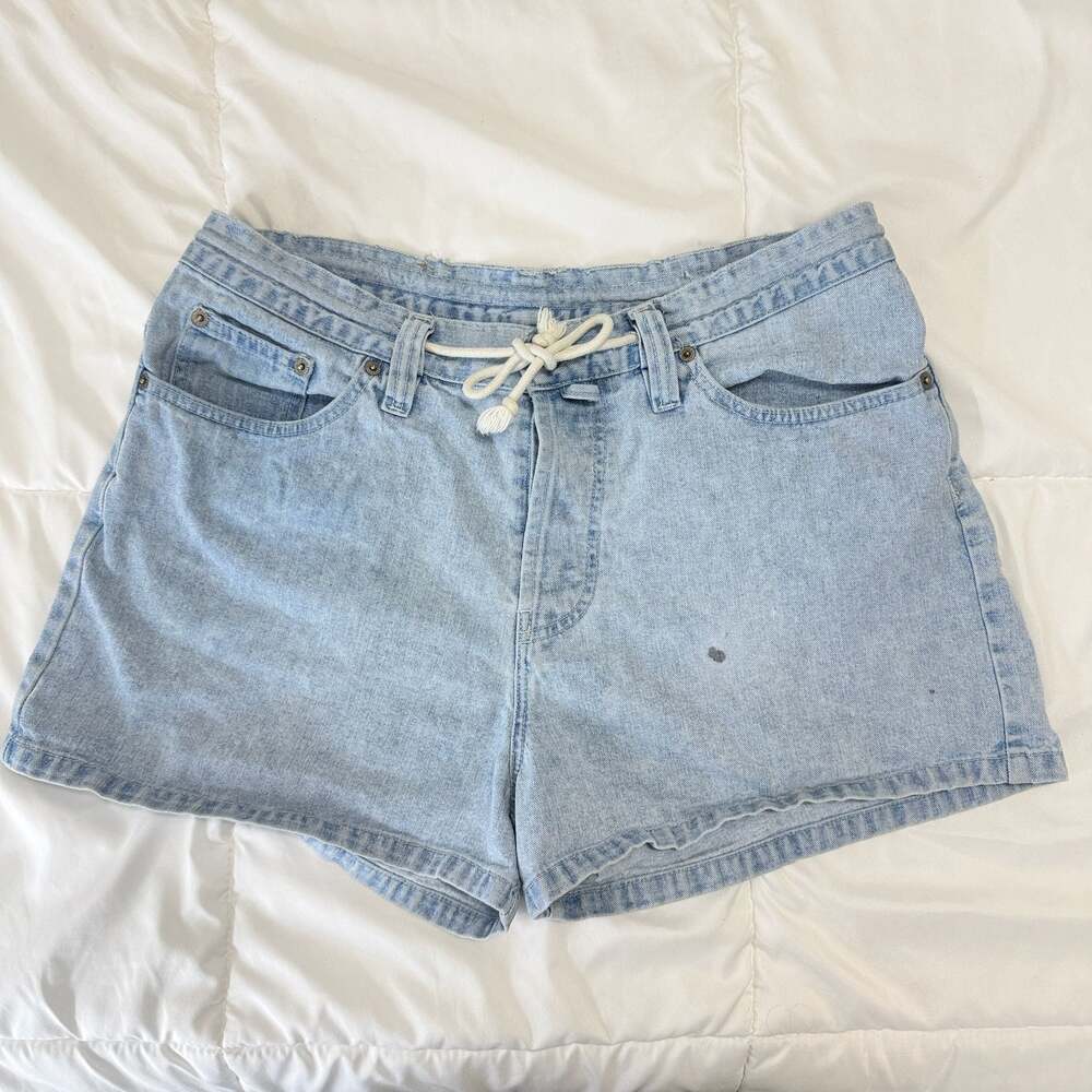 Vintage Calvin Klein light wash denim shorts L